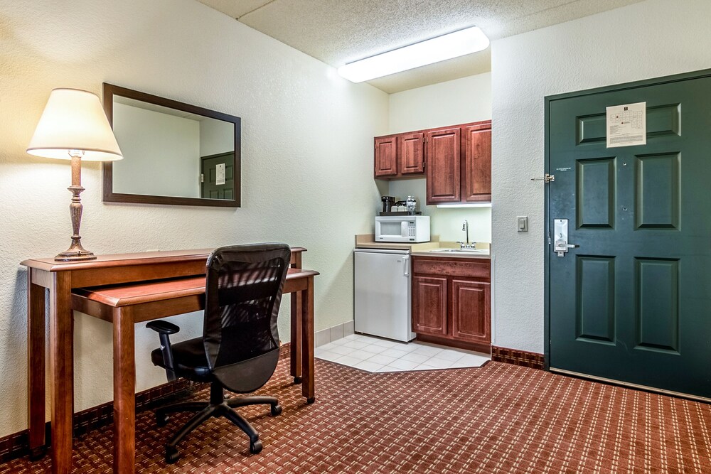 Private kitchen, Clarion Suites at the Alliant Energy Center