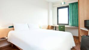 Ropa de cama de alta calidad, caja fuerte, escritorio y wifi gratis