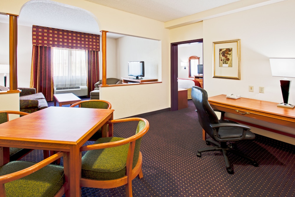 Holiday Inn Express & Suites Ft. Lauderdale Airport West, an IHG Hotel