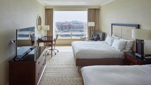Hypo-allergenic bedding, minibar, in-room safe, desk