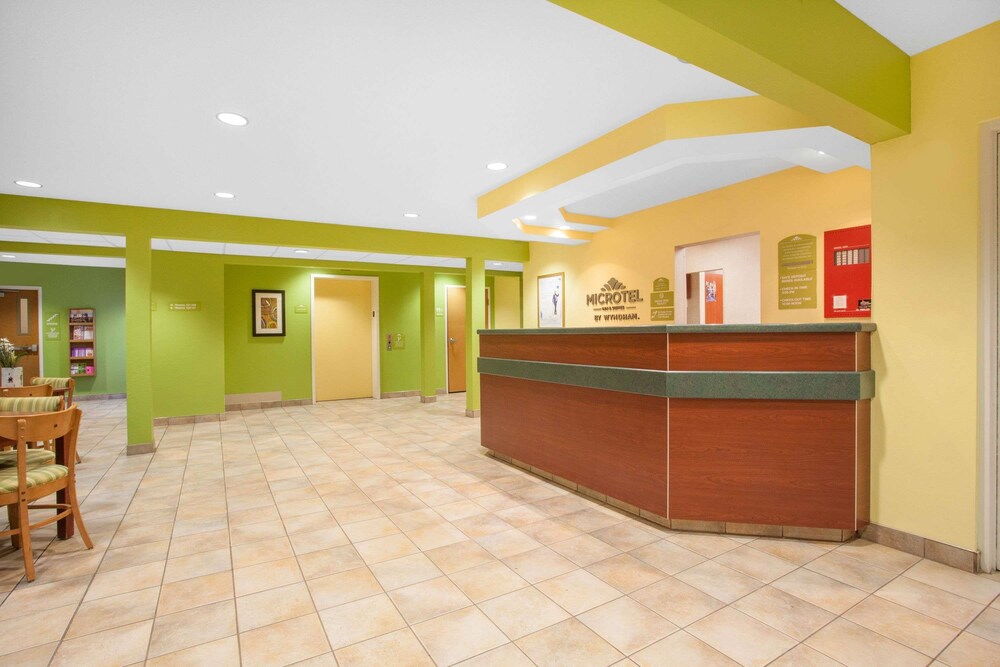 Lobby, Microtel Inn & Suites by Wyndham Springville