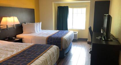 Days Inn & Suites by Wyndham Tampa/Raymond James Stadium