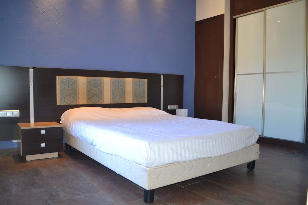 Hotel Cavalière Sur Plage In Toulon Hyeres Expedia