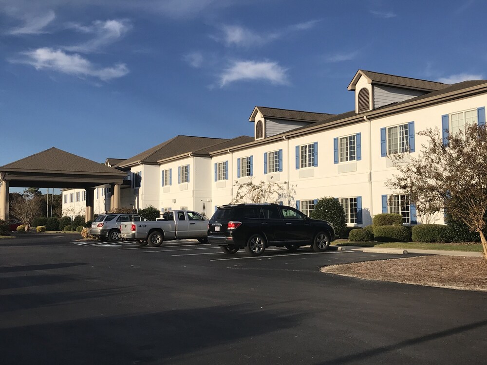 Blue Water Inn & Suites, BW Signature Collection in Sneads Ferry Best