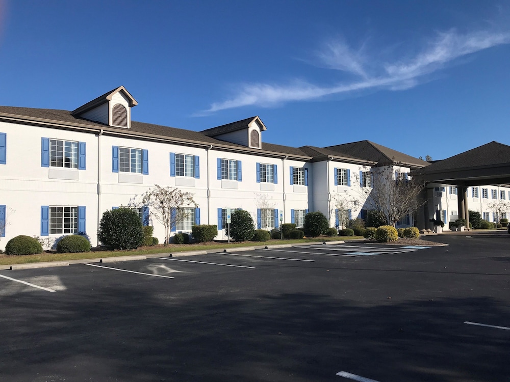 Blue Water Inn & Suites, BW Signature Collection in Sneads Ferry Best