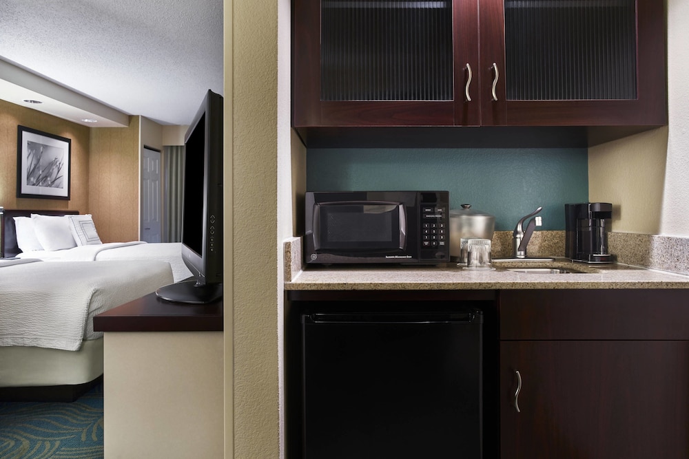 Private kitchen, SpringHill Suites by Marriott Edgewood/Aberdeen