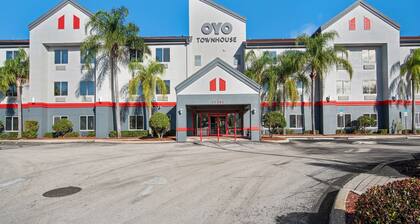 OYO Townhouse Orlando West