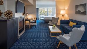 Hypo-allergenic bedding, minibar, in-room safe, desk