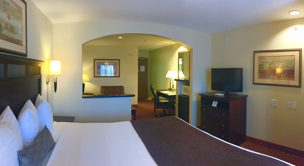 Best Western Roanoke Inn & Suites