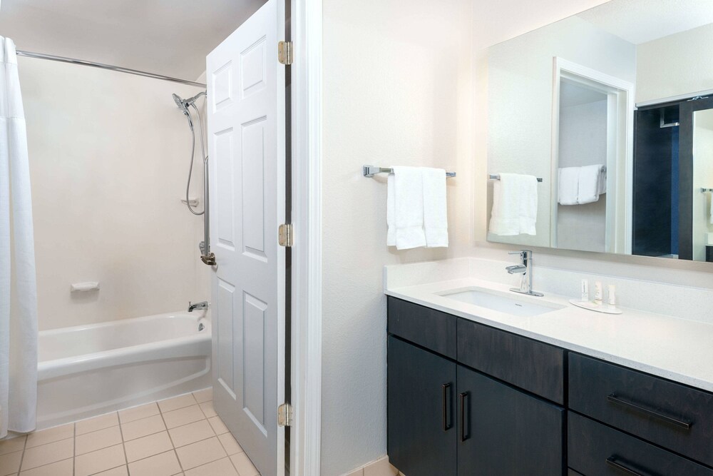 Bathroom, Residence Inn by Marriott Boston Brockton/Easton