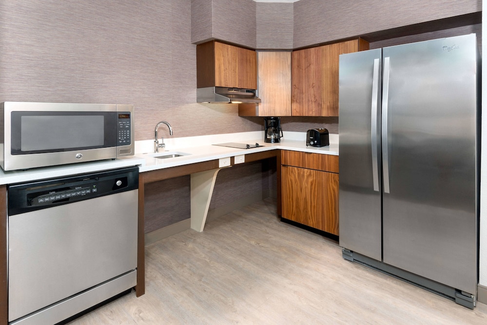 Private kitchen, Residence Inn by Marriott Boston Brockton/Easton