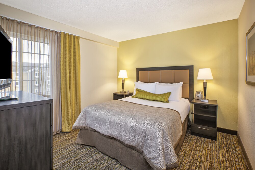 Room, Candlewood Suites Indianapolis, an IHG Hotel