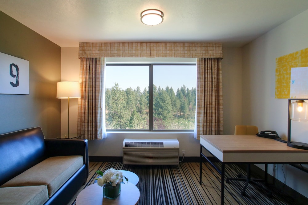 Oxford Suites Spokane Valley