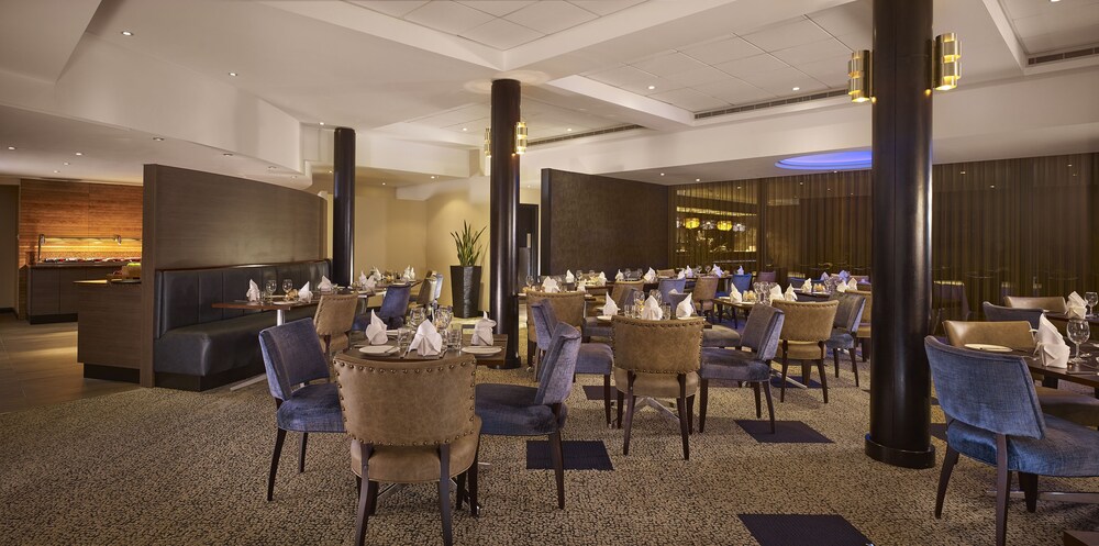 Restaurant, Doubletree by Hilton Hotel Woking