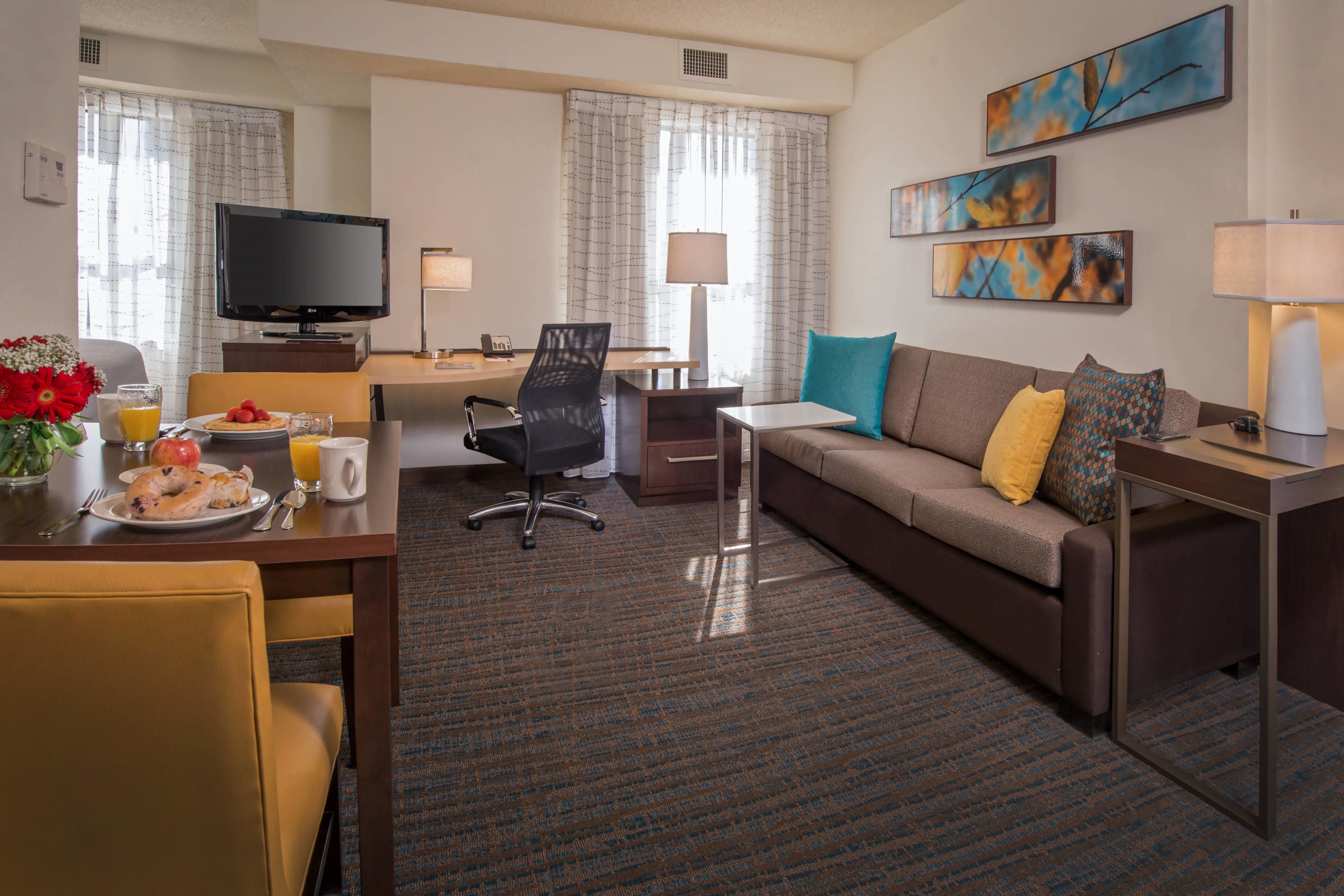 Clarion Collection Hotel Arlington Court Suites In Arlington Va Room Deals Photos Reviews