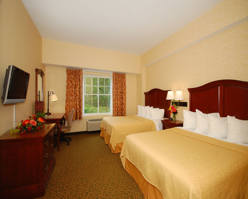 Quality Inn And Suites Evergreen Hotel Augusta Me Quality Inn And Suites Evergreen Hotel Augusta Me