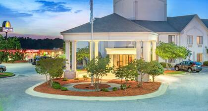 Days Inn by Wyndham Louisburg