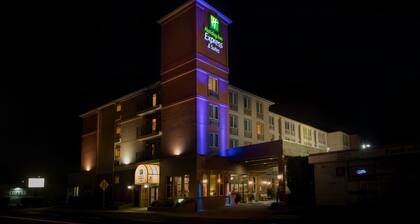 Holiday Inn Express Hotel & Suites Portland-NW Downtown, an IHG Hotel