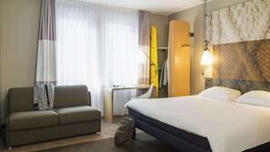 Coffre-forts dans les chambres, bureau, fer et planche à repasser