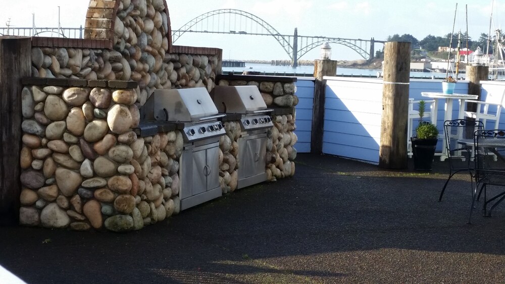 BBQ/picnic area, The Landing at Newport