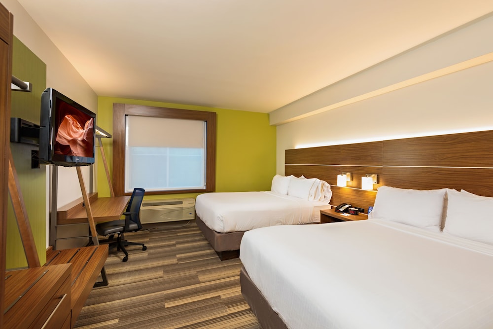 Holiday Inn Express Hotel & Suites PEORIA NORTH - GLENDALE, an IHG Hotel