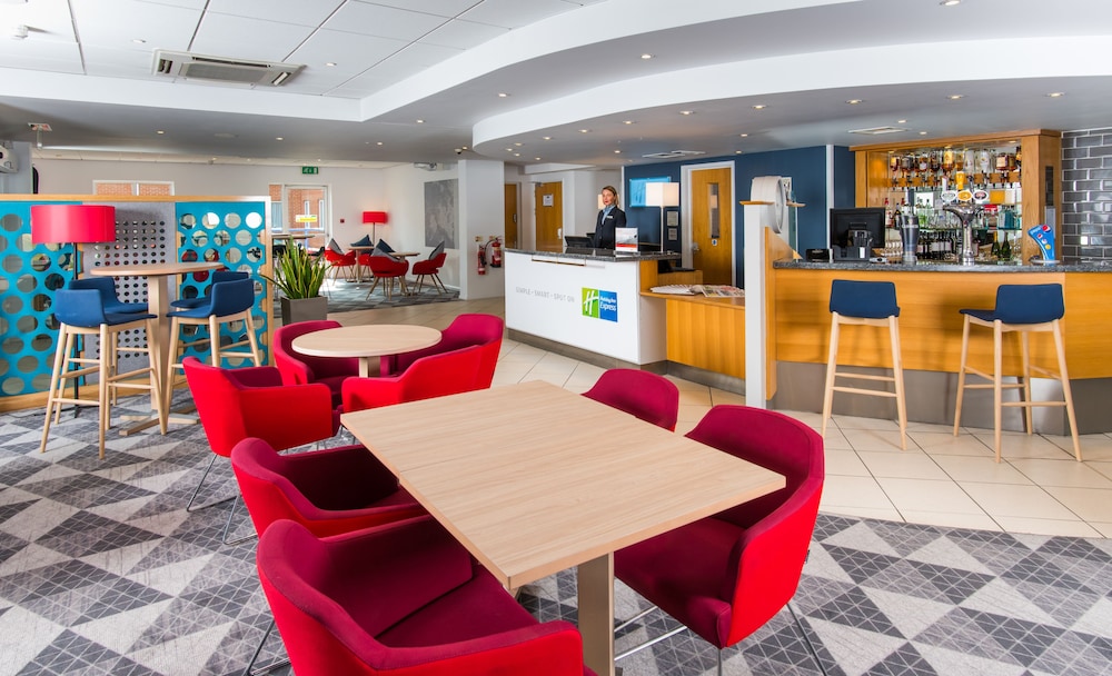 Bar (on property), Holiday Inn Express Southampton - West, an IHG Hotel