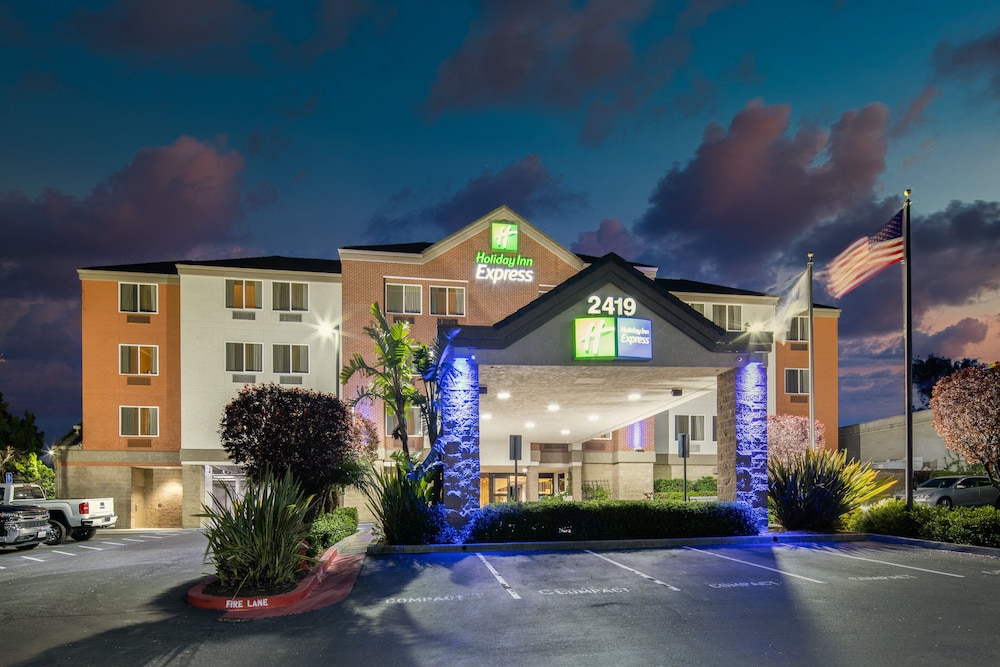 Holiday Inn Express Castro Valley East Bay, an IHG Hotel in Oakland Best Rates & Deals on Orbitz