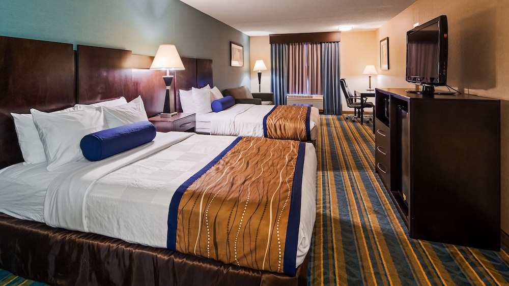 Best Western Plus Berkshire Hills Inn & Suites