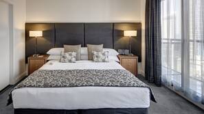 Hypo-allergenic bedding, in-room safe, desk, blackout curtains