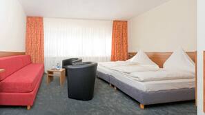 Zimmersafe, Schreibtisch, Bügeleisen/Bügelbrett, kostenlose Babybetten