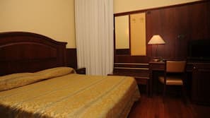 Biancheria da letto ipoallergenica, minibar, una scrivania
