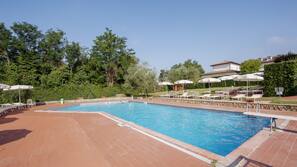 Piscina all'aperto, ombrelloni da piscina