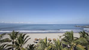 Ubicación a pie de playa, tumbonas, sombrillas y toallas de playa