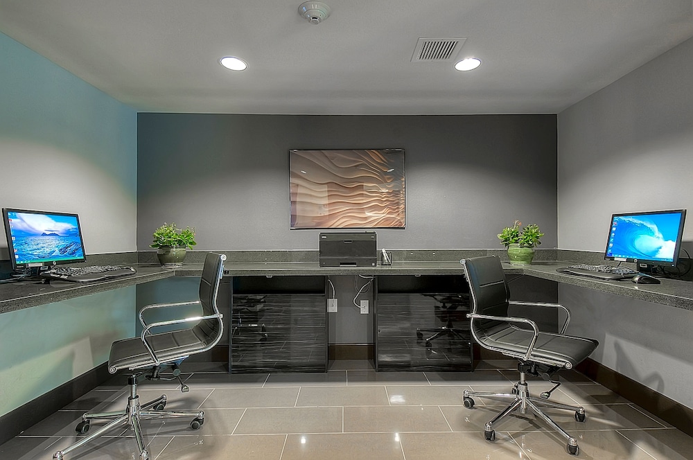 Holiday Inn Express Hotel & Suites Carlsbad Beach, an IHG Hotel