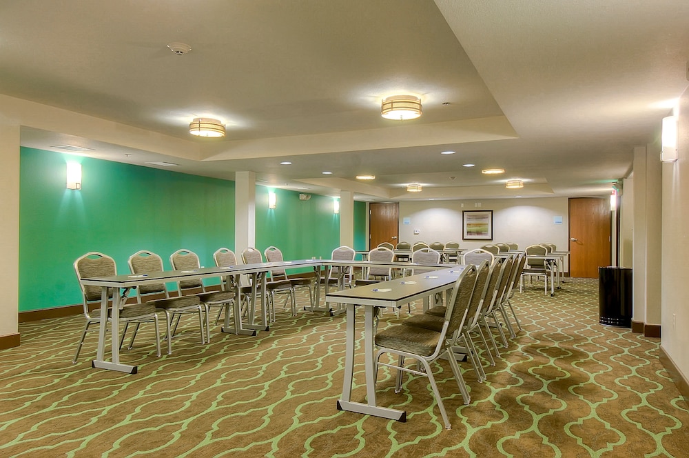 Holiday Inn Express Hotel & Suites Carlsbad Beach, an IHG Hotel