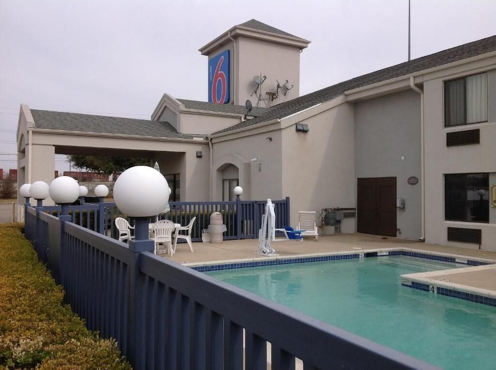 Motel 6 Dallas, TX - Northeast