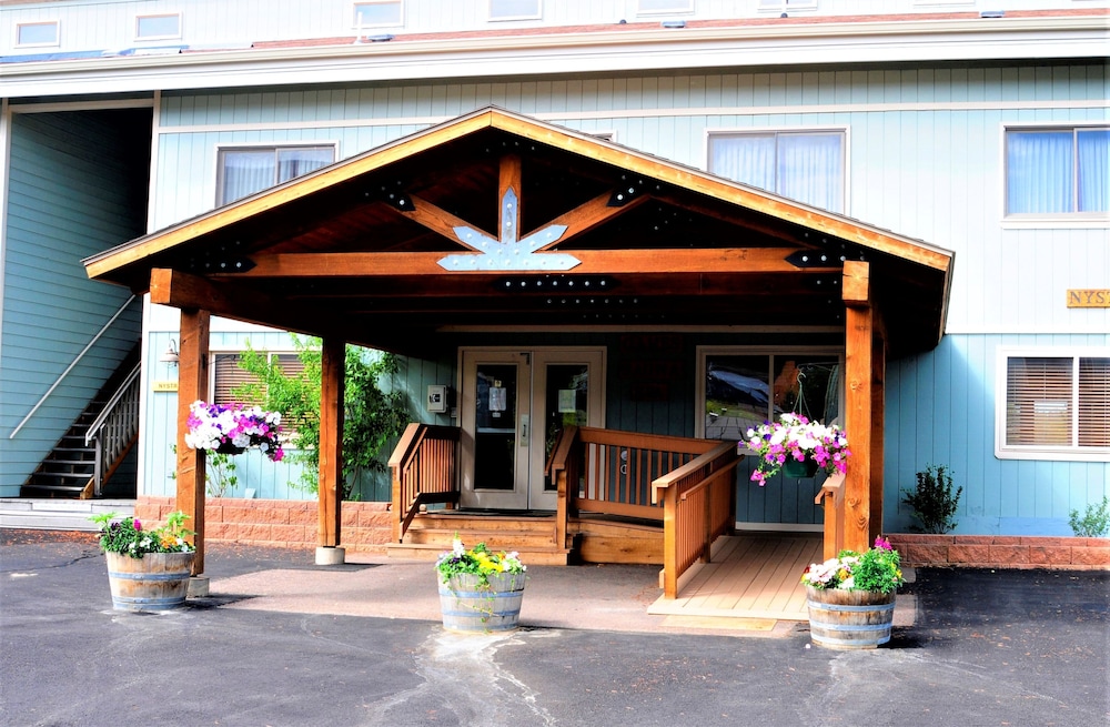 Twin Rivers Condominiums by Alderwood Colorado Management in Fraser