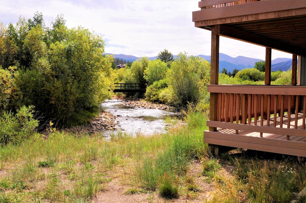 Twin Rivers Condominiums by Alderwood Colorado Management in Fraser