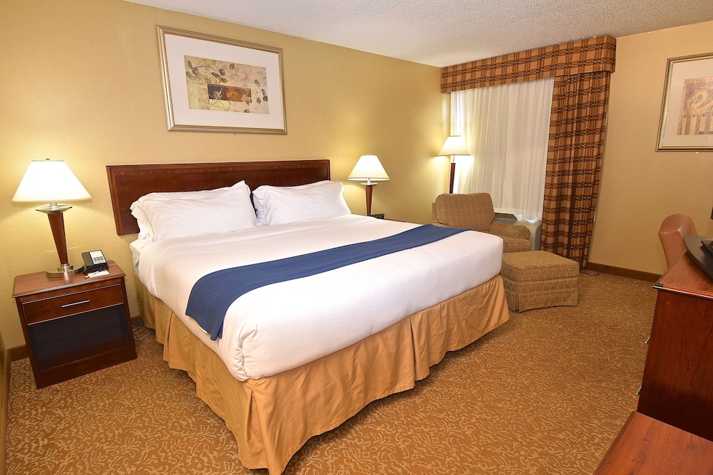 Holiday Inn Express & Suites St. Louis West - Fenton, an IHG Hotel