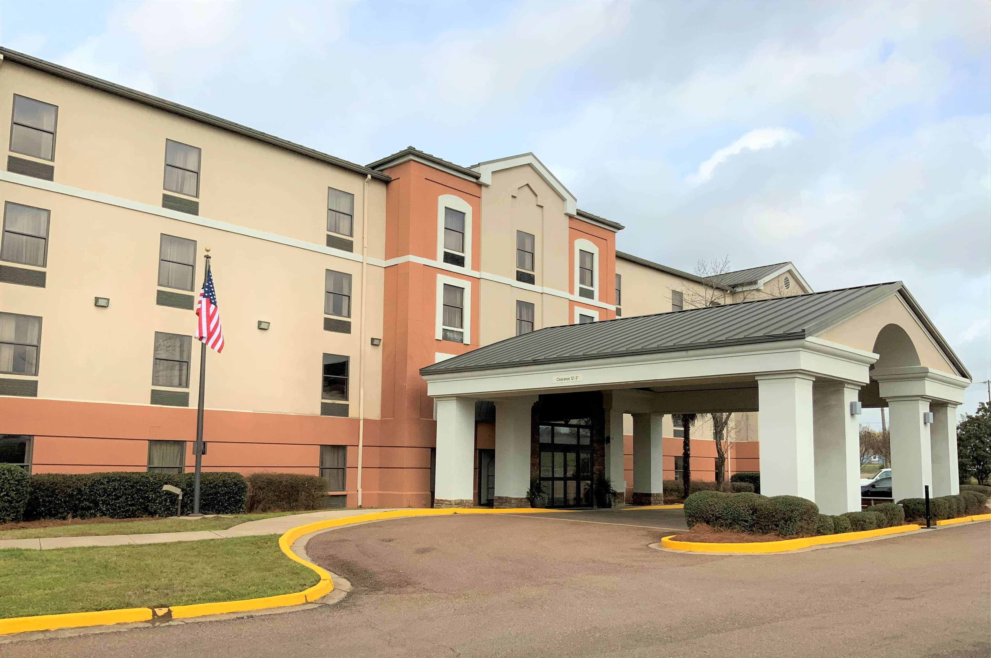 Wingate by Wyndham Ridgeland in Jackson, United States