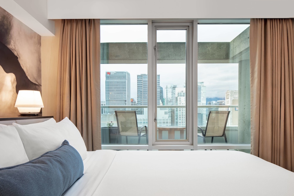 Delta Hotels By Marriott Vancouver Downtown Suites - 