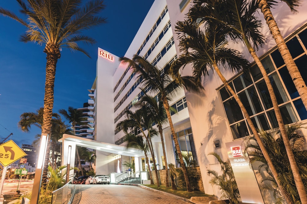 Property entrance, Hotel Riu Plaza Miami Beach