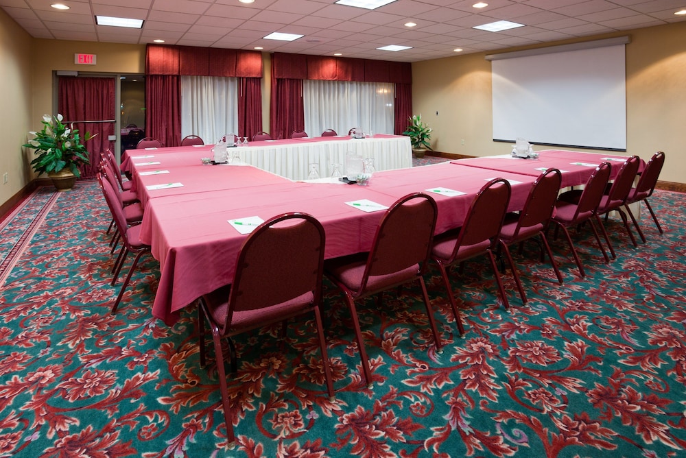 Holiday Inn & Suites Wausau-Rothschild, an IHG Hotel