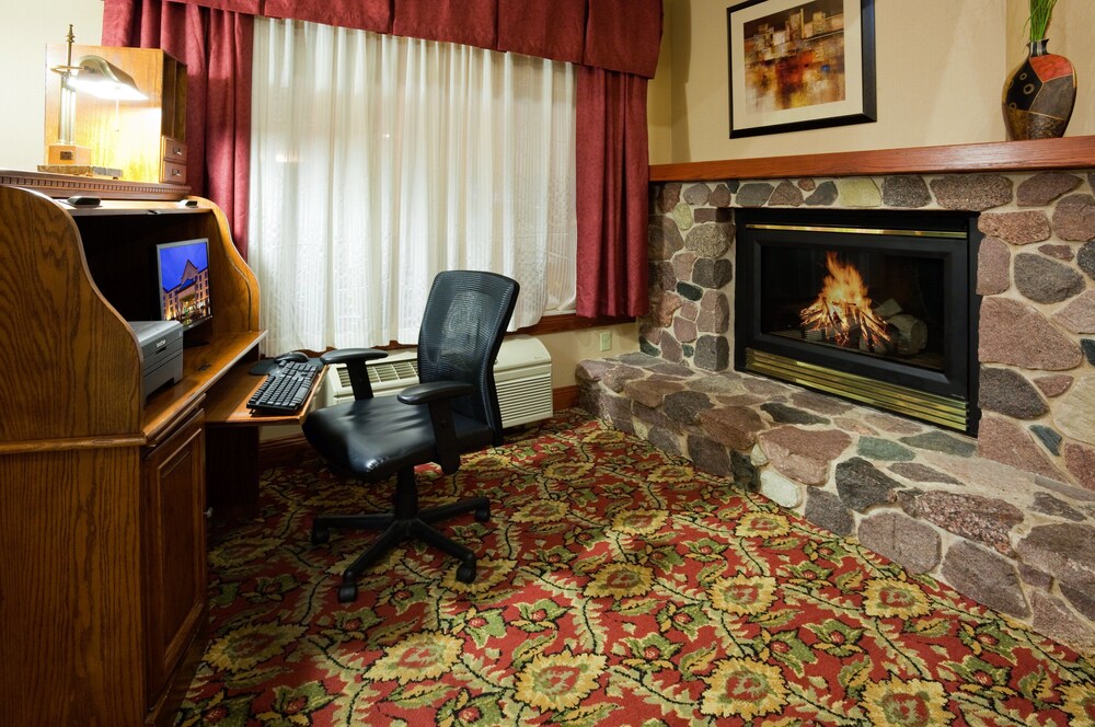 Holiday Inn & Suites Wausau-Rothschild, an IHG Hotel