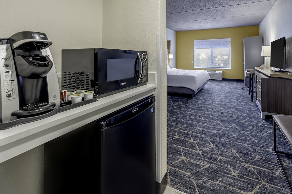 Holiday Inn & Suites Wausau-Rothschild, an IHG Hotel