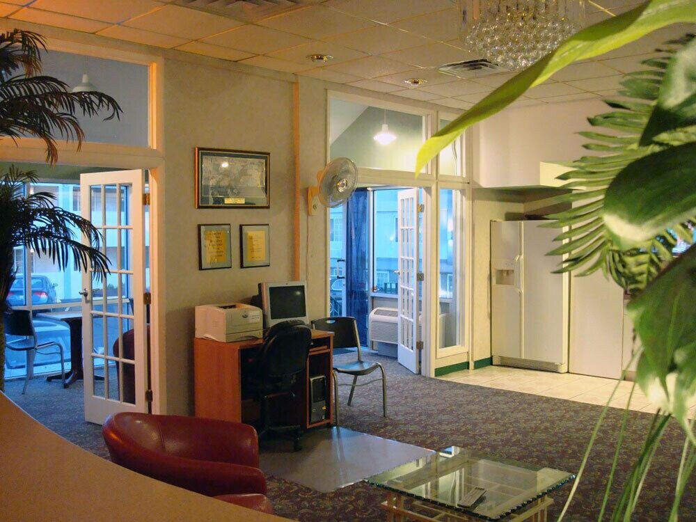 Lobby, O'Hare Inn & Suites