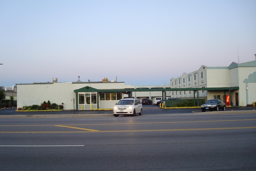 Exterior, O'Hare Inn & Suites