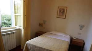 Hypo-allergenic bedding, in-room safe, desk, blackout curtains