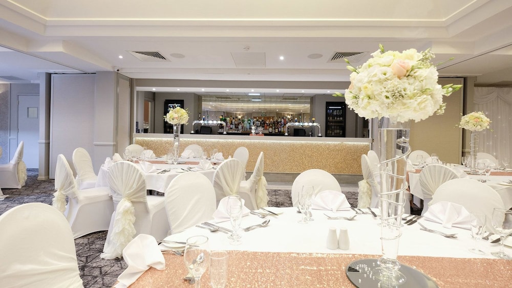 Indoor wedding, Westmead Hotel