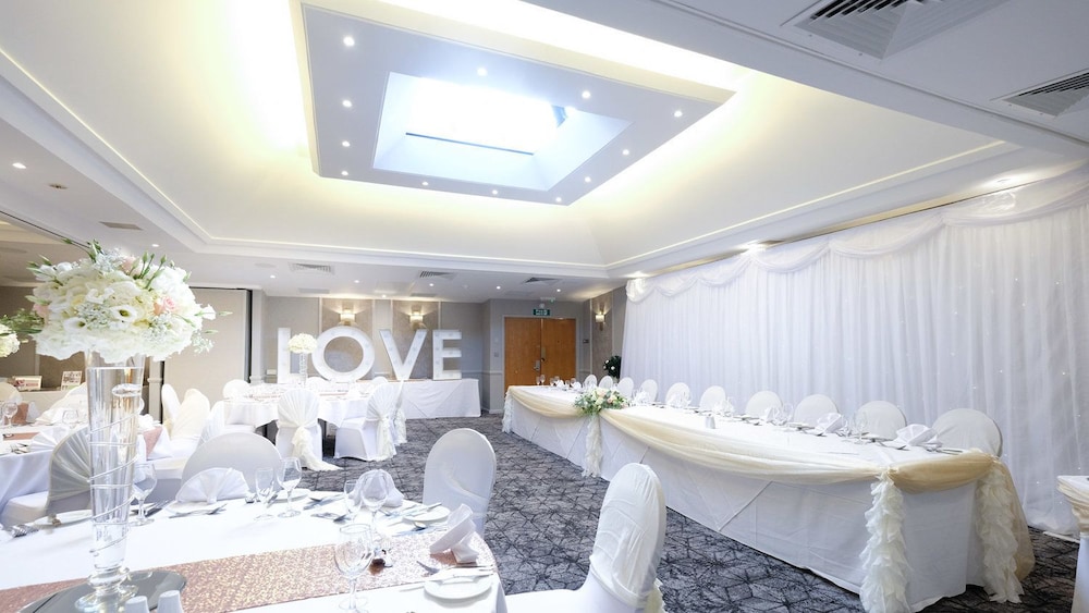 Indoor wedding, Westmead Hotel